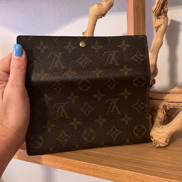 Authentic LV monogram walet - Picture 7 of 11